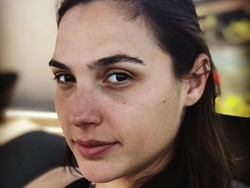 Seperti Ini Si Wonder Woman Saat Kurang Tidur dan Tanpa Makeup