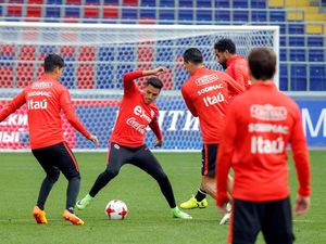 Sanchez Cedera, Terancam Absen di Laga Perdana Chile