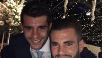 Bek Madrid, Nacho, merayakan kebahagiaan Alvaro Morata yang baru saja melepas masa lajangnya dengan sang pacar. (twitter @RMadridinfo)