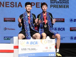 China Bawa Pulang Dua Gelar