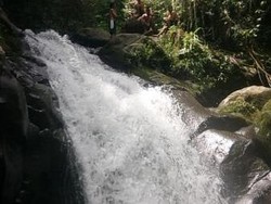 Seru-seruan di Curug Naga Bogor