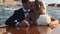 Di tengah rumor kepindahannya ke Manchester United, Morata setidaknya bisa bersantai dulu merayakan hari bahagia dengan sang istri Alice Campello (twitter @RMadridinfo)
