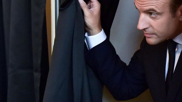 Presiden Macron Ikut Memilih dalam Pemilu Parlemen