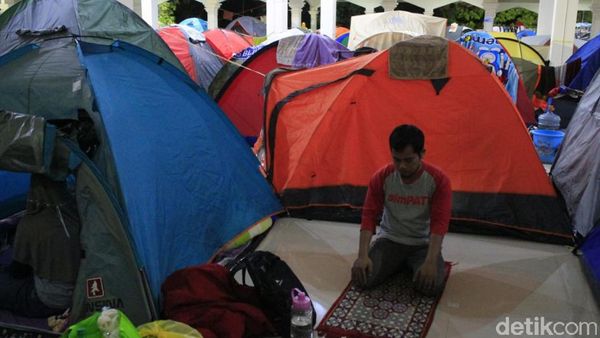 Hamparan Tenda dan Doa untuk Bertemu Malam Lailatul Qodar