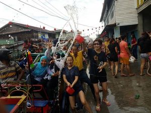 Festival Perang Air di Meranti saat Imlek, Berawal dari Ide Kombes Pandra Festival Perang Air di Meranti saat Imlek, Berawal dari Ide Kombes Pandra