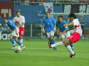 Mengenang Gol Emas Ahn Jung-Hwan Mengenang Gol Emas Ahn Jung-Hwan