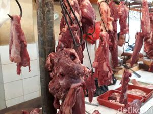 Daging Sapi Naik, Pedagang: Ngambil di Pengepul Rp 120.000/Kg Daging Sapi Naik, Pedagang: Ngambil di Pengepul Rp 120.000/Kg
