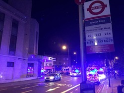 Pelaku Tikam 1 Orang Usai Tabrak Pejalan Kaki di Luar Masjid London