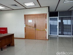 Ruangan yang Terbakar di Gedung DPR Masih Digaris Polisi