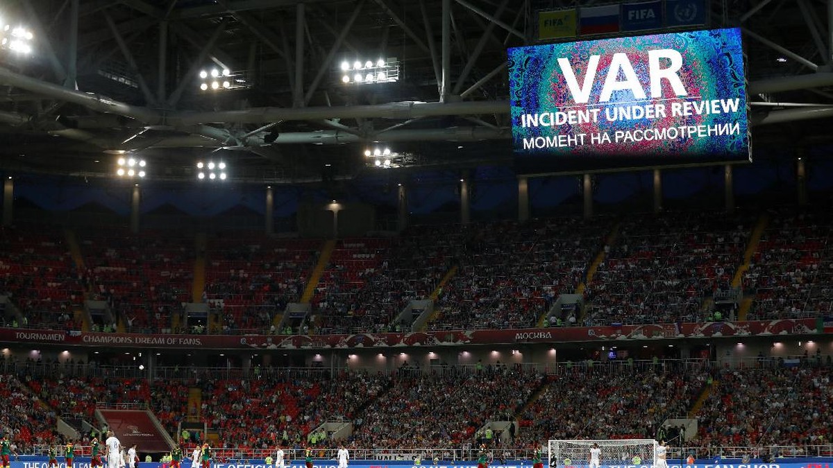 Kemampuan VAR dalam membantu wasit membuat keputusan lebih diperluas di Piala Dunia 2018 nanti. (Foto: REUTERS)