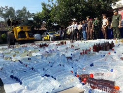 Ratusan Botol Miras dan Narkotika Dimusnahkan Polresta Pasuruan