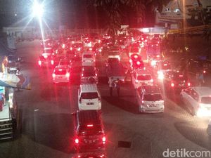 Pemudik Tujuan Sumatera Mulai Padati Pelabuhan Merak