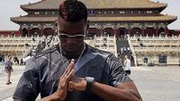 Gaya Pogba Liburan di China