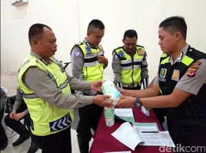 Petugas Gabungan Jaga Jalur Mudik dan Wisata di Sukabumi