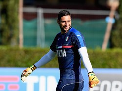Donnarumma Dilempari Uang Palsu Oleh Suporter