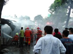 Bengkel Motor dan 2 Kios Terbakar di Pasar Rebo Jaktim