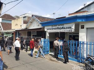 Sahrul Terduga Teroris yang Ditangkap Densus 88 Jualan Baju Online