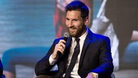 9. Megabintang Barcelona Lionel Messi menempati posisi berikutnya dengan bikin 5 persen peserta voting kepincut dengan dirinya. (Foto: AFP PHOTO / NICOLAS ASFOURI)
