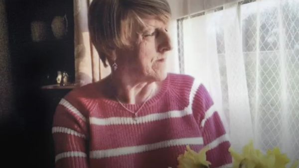 Potret Dokumentasi Transisi Seorang Transgender Wanita