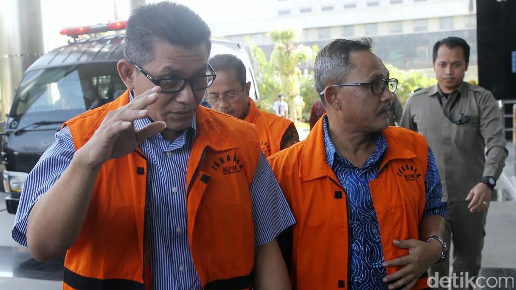 Tersangka Trio DPRD Jatim Diperiksa KPK Tersangka Trio DPRD Jatim Diperiksa KPK