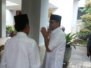 Anies dan Sandiaga Buka Bersama dengan Bang Yos