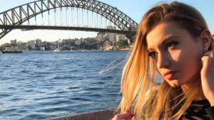 Clarisse, Si Seksi Pelakon Rich Kids of Instagram