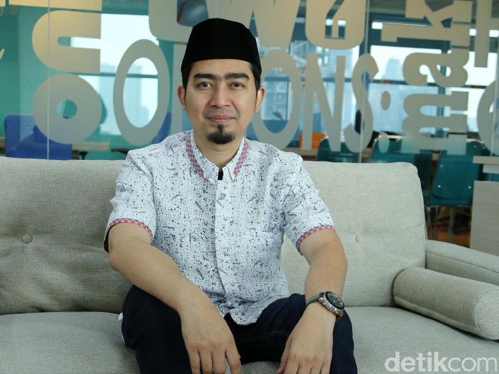Alasan Ustaz Solmed Pilih Diam saat Krisis Ekonomi Alasan Ustaz Solmed Pilih Diam saat Krisis Ekonomi