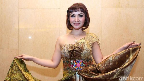 Kumpulan Foto Gaya dan Penampilan Roro Fitria
