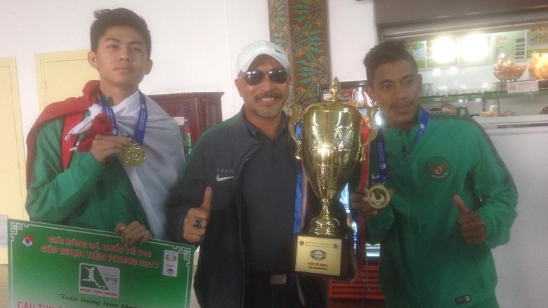 Timnas U-16 Tiba di Indonesia bersama Trofi Juara Timnas U-16 Tiba di Indonesia bersama Trofi Juara