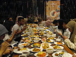 Bagaimana Agar Kantong Tak Jebol saat Banyak Ajakan Buka Puasa?