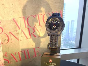 INOX V, Jam Tangan Wanita yang Tahan Beban Hingga 8 Ton