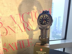 INOX V, Jam Tangan Wanita yang Tahan Beban Hingga 8 Ton