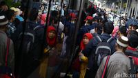 Stasiun Senen Mulai Dipadati Pemudik
