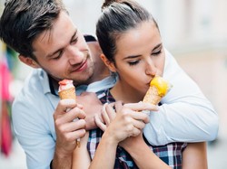 Menebak Gaya Bercinta Pasangan Berdasarkan 7 Rasa Es Krim Favorit