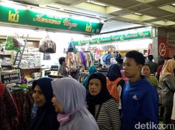 Belanja Baju Lebaran di Tanah Abang, Habis Berapa Rupiah?