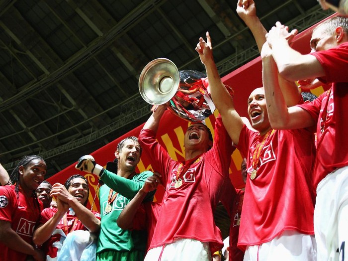 MOSCOW - MAY 21: Cristiano Ronaldo of Manchester United lifts the trophy after the UEFA Champions League Final match between Manchester United and Chelsea at the Luzhniki Stadium on May 21, 2008 in Moscow, Russia.  (Photo by Michael Steele/Getty Images)
