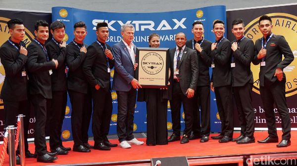 David Foster dan Roberto Carlos Terima Penghargaan untuk AirAsia