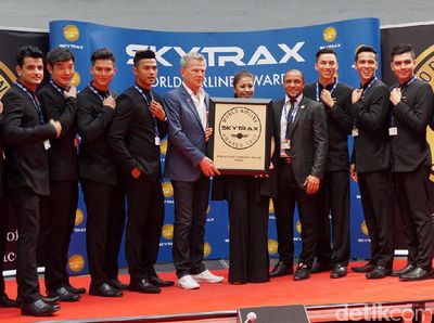 David Foster dan Roberto Carlos Terima Penghargaan untuk AirAsia