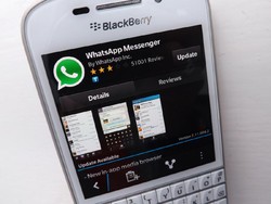 Hore! BlackBerry Lawas Masih Bisa Pakai WhatsApp