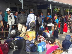 H-5 Lebaran, Stasiun Senen Mulai Dipadati Pemudik