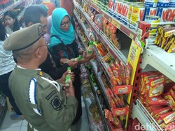Kaleng Berkarat dan Pesok Ditemukan saat Sidak Mamin di Situbondo