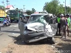 Pikap Ditabrak Bus Ladju di Pasuruan, Satu Orang Tewas