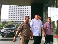 Gubernur Bengkulu dan Istrinya Tiba di KPK