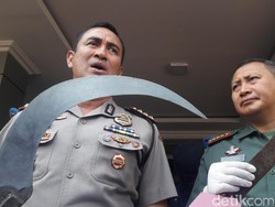 Polisi Periksa 8 Remaja yang Bawa Celurit hingga Golok Saat SOTR