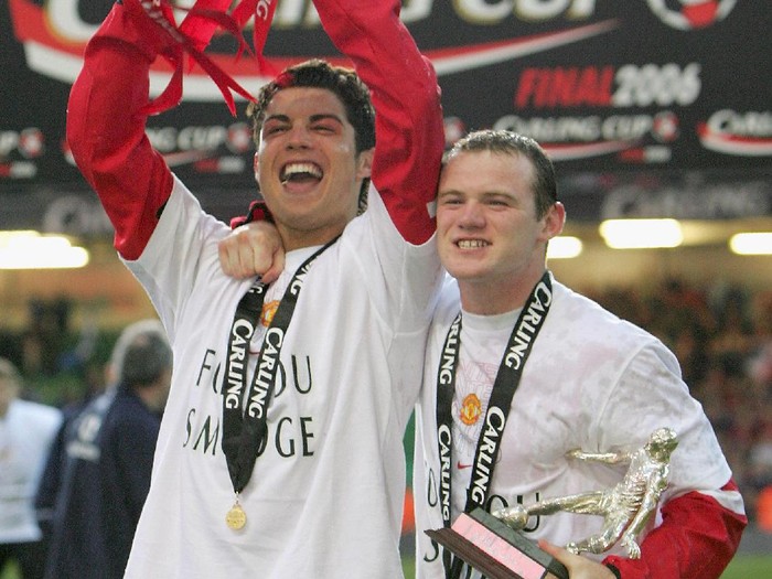 CARDIFF, UNITED KINGDOM - FEBRUARY 26: Cristiano Ronaldo (L) and Wayne Rooney of Manchester United celebrate with the trophy after winning the Carling Cup Final match between Manchester United and Wigan Athletic at the Millennium Stadium on February 26, 2006 in Cardiff, Wales. (Photo by Mike Hewitt/Getty Images)
