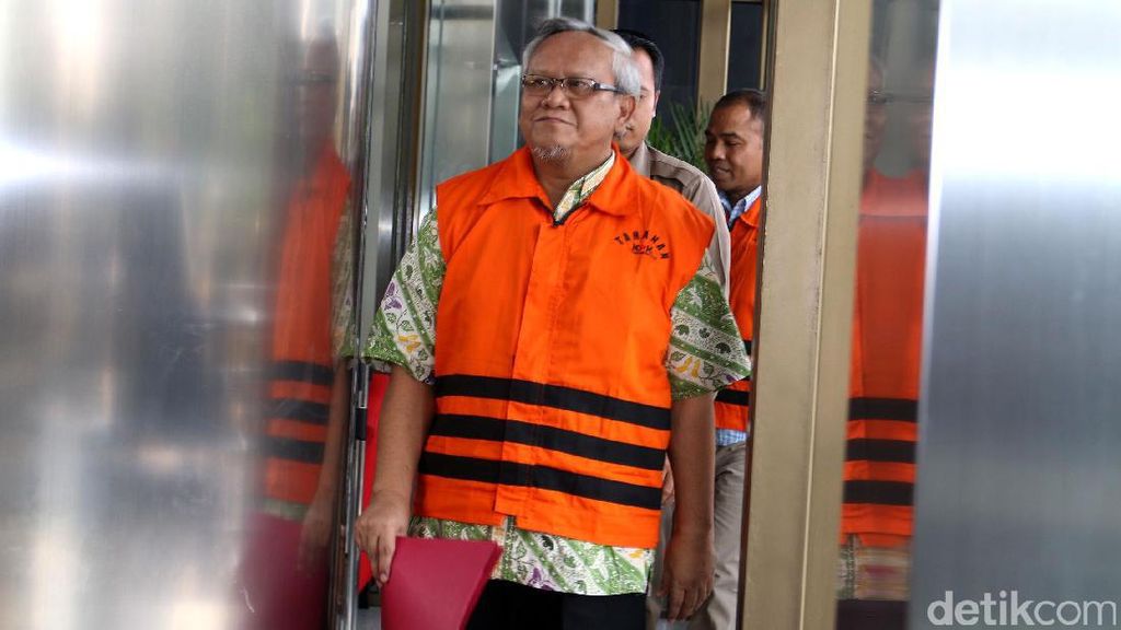 Kadis Pertanian Jatim Diperiksa KPK Kadis Pertanian Jatim Diperiksa KPK