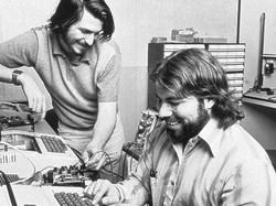 Kecelakaan Pesawat Bikin Pendiri Apple Hilang Ingatan