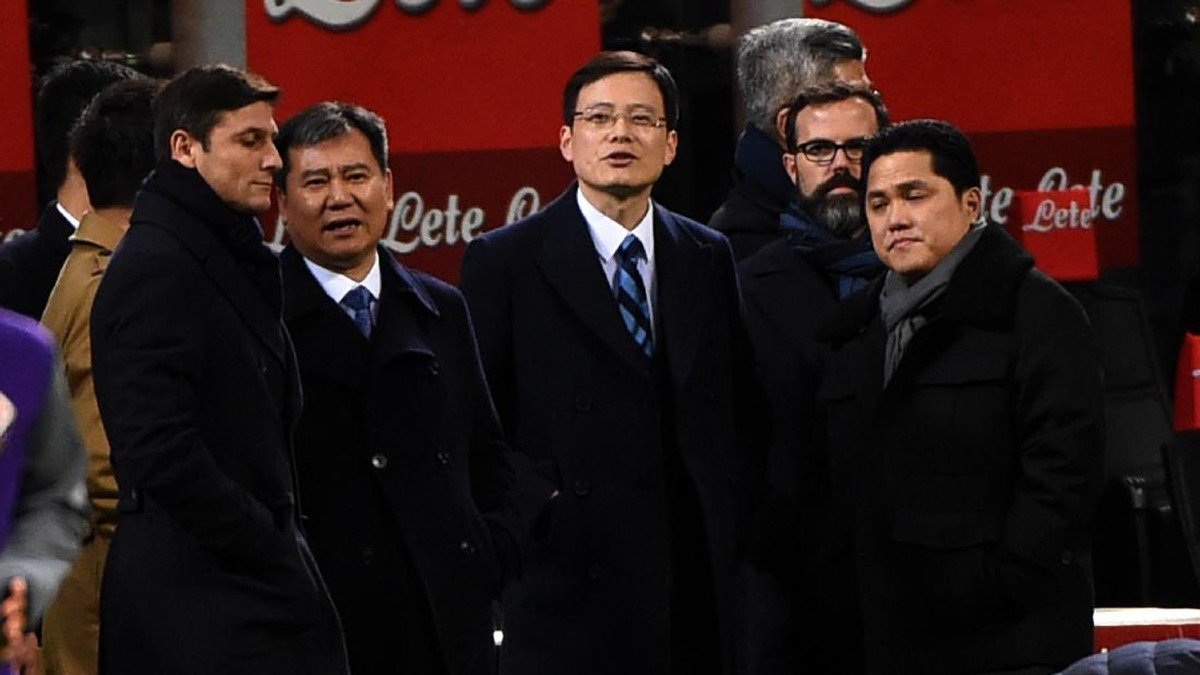 Mantan CEO Inter Milan, Jun Liu (tengah berkacamata). (Foto: Getty Images/Pier Marco Tacca)