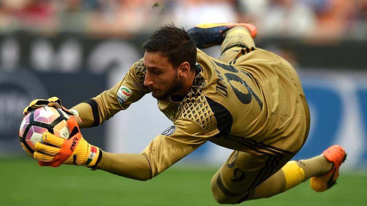 Gianluigi Donnarumma terinspirasi Manuel Neuer. Foto: Getty Images/Tullio M. Puglia