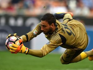 Donnarumma Berusaha Mencontoh Manuel Neuer Donnarumma Berusaha Mencontoh Manuel Neuer